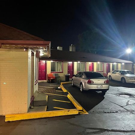 Deluxe Inn Motel Detroit Bagian luar foto