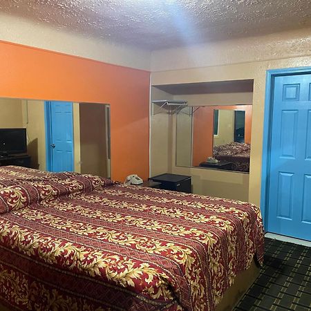 Deluxe Inn Motel Detroit Bagian luar foto